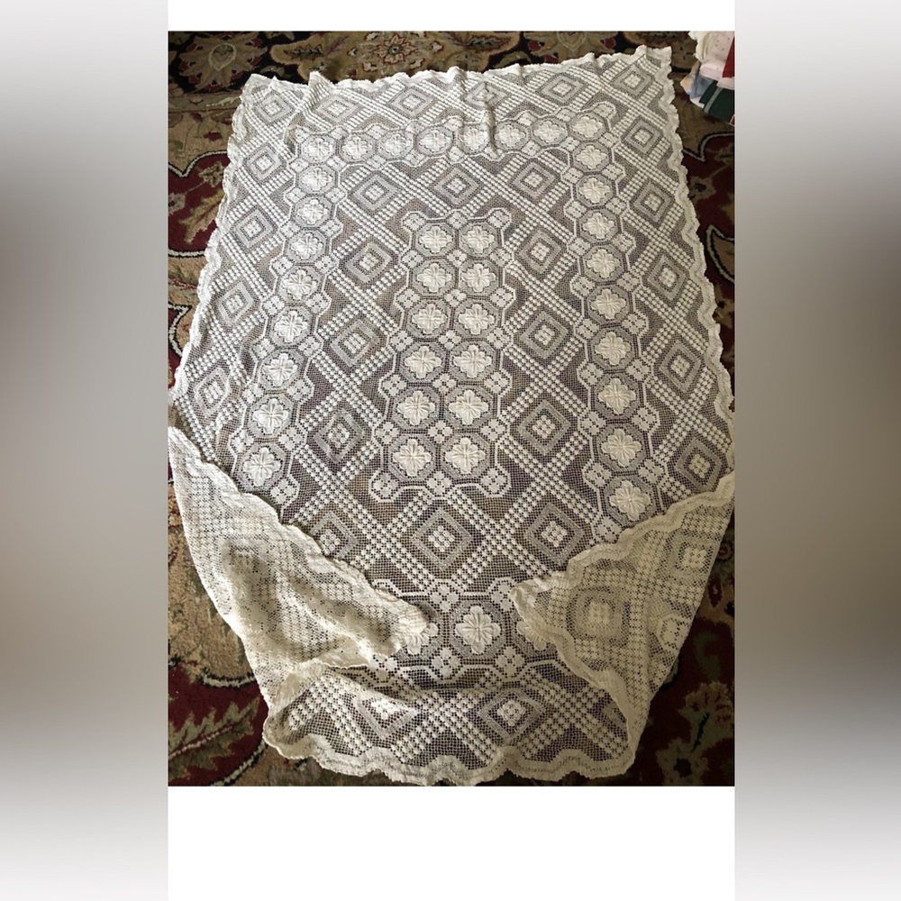 ANTIQUE FILET CROCHET TABLE LINEN 50x60”- GRANDMAS TABLE DRESS